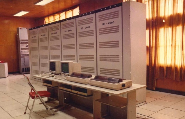 1.电信一所研制出我国第一台程控数字交换机DS-2000.jpg