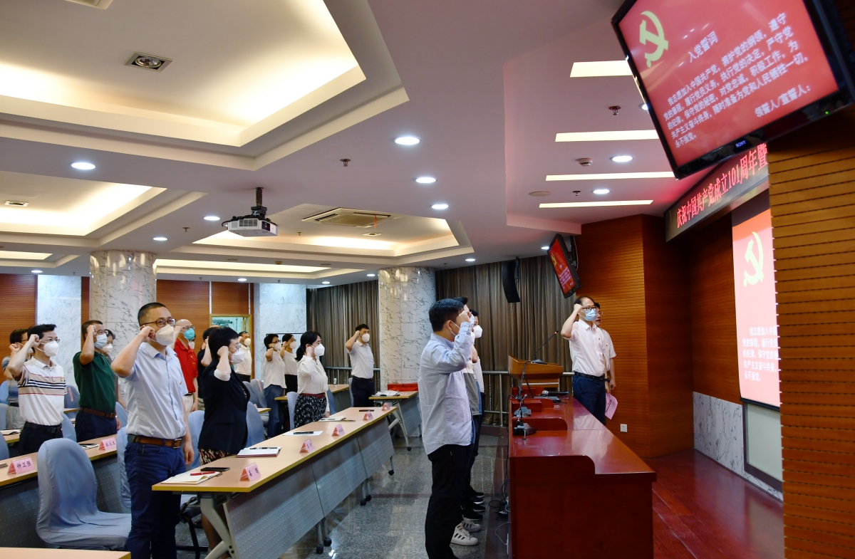 4.3.新党员入党宣誓、老党员重温入党誓词仪式(1).jpg